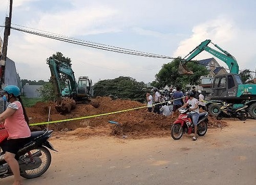 Sập hố đất ở Bình Dương khiến một công nhân bị đất vùi lấp tử vong