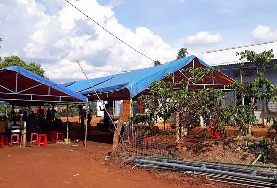 Thương tâm hai vợ chồng bị sét đánh tử vong khi trú mưa dưới gốc mít