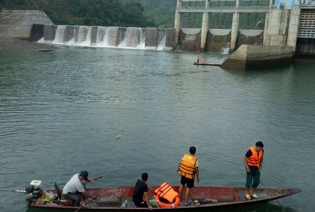 Tìm thấy thi thể nạn nhân mất tích trong vụ lật thuyền ở chân đập thủy điện