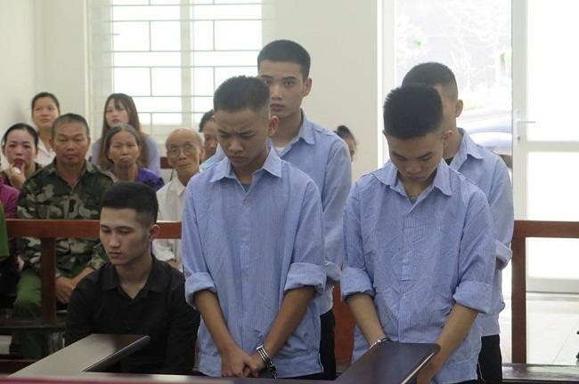 Hà Nội: Anh bị tử hình, em lãnh 14 năm tù vì vô cớ đánh chết người