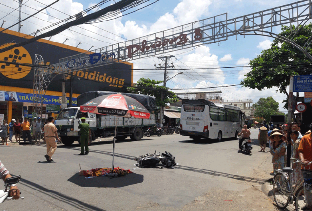 Tin tức tai nạn giao thông mới nóng nhất hôm nay 26/5/2019: Bé gái 4 tuổi bị xe khách cán tử vong