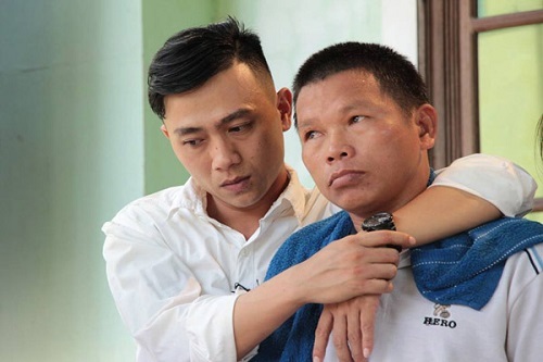 Cảm động vợ chồng nghèo ở Quảng Trị nuôi chàng trai ăn xin gần 30 năm