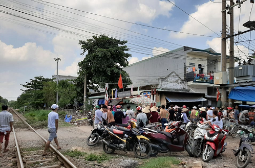 Nhân chứng vụ 3 người chết trong phòng trọ ở Bình Dương: Thi thể người vợ bị trùm kín chăn