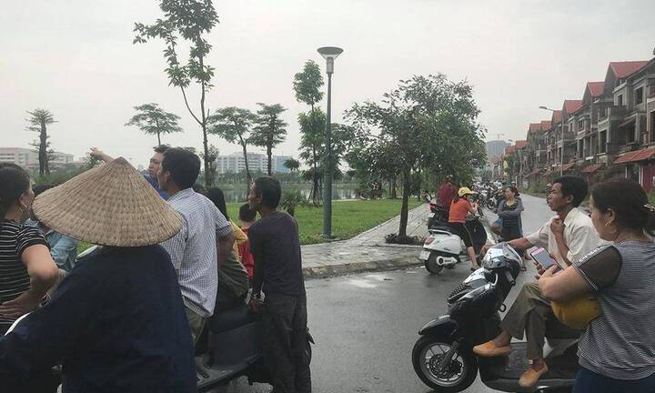Đi tập thể dục, bàng hoàng phát hiện thi thể nhiều vết thương dưới hồ ở Bắc Ninh