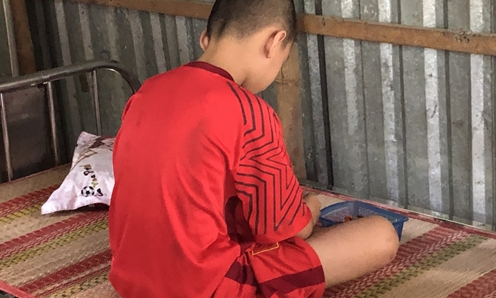 Nhiều phụ huynh tố thầy giáo ở Hậu Giang trói, bắt học sinh ngậm bút