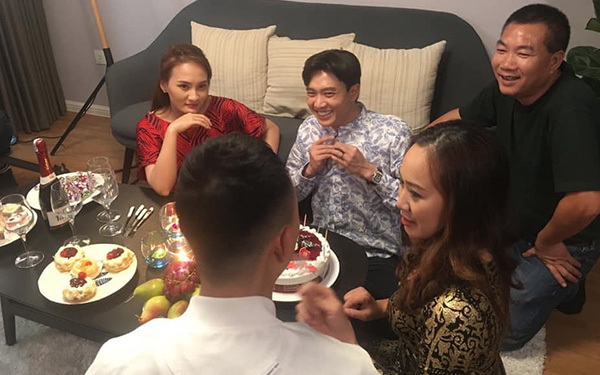 Những hình ảnh hậu trường tiết lộ nội dung chưa lên sóng của phim 'Về nhà đi con'