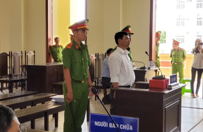Vừa bị tuyên án, nguyên giảng viên bị kiến nghị điều tra hành vi đe dọa giết người