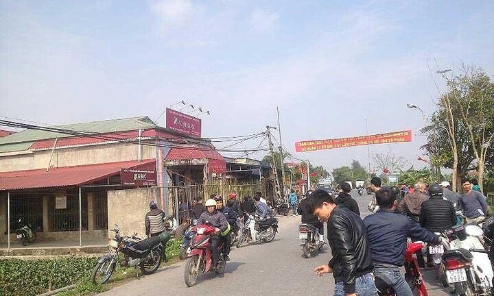 Tin tức thời sự mới nóng nhất hôm nay 2/6/2019: Tên cướp táo tợn dùng dao, súng cướp ngân hàng