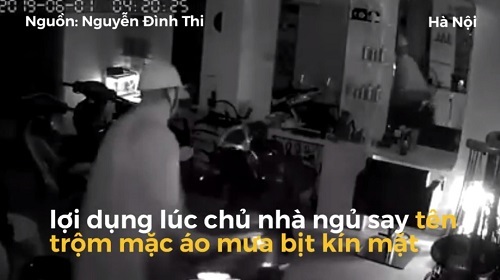Video: Tên trộm táo tợn đột nhập nhà dân lấy 3 chiếc xe máy