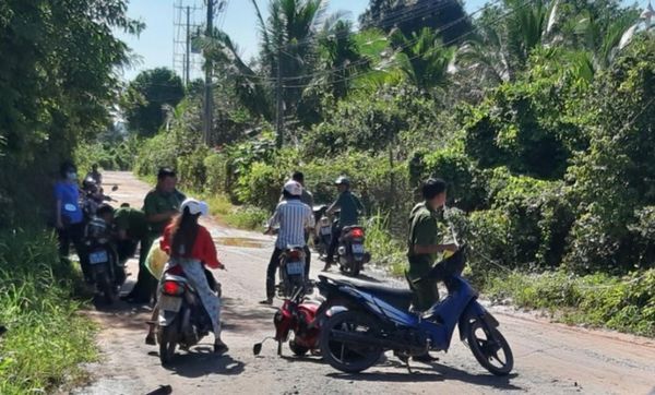 Kiên Giang: Chồng chặn đường đâm chết vợ trước mặt con nhỏ  
