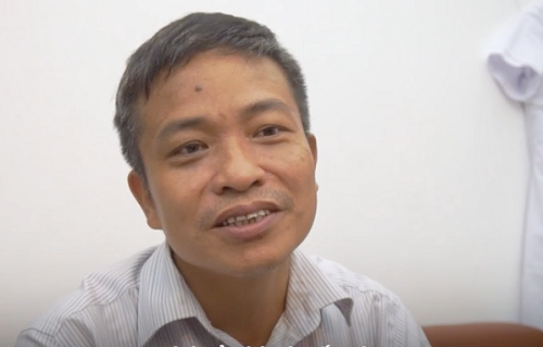 Nghẹn lòng bố xin cho con được mặc tấm áo mới về quê sau ca mổ hiến tạng