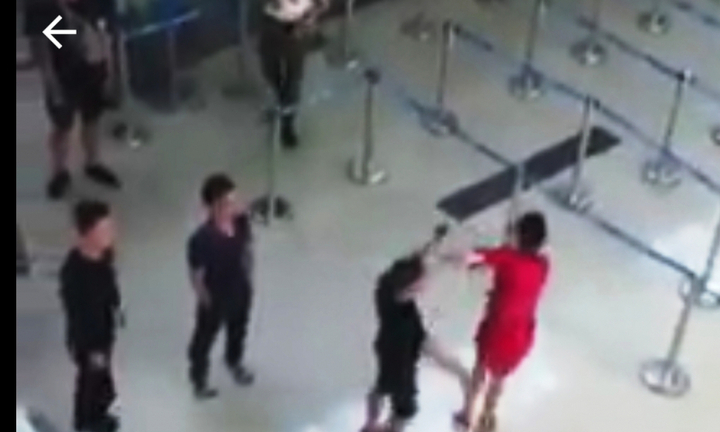 Không làm theo hướng dẫn, hành khách tấn công nhân viên hàng không sân bay Thọ Xuân