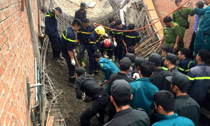 Sập giàn giáo công trình, chủ thầu tử vong tại chỗ, công nhân bị thương nặng