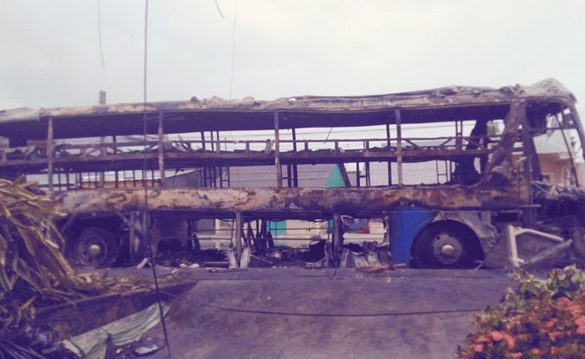 Hiện trường vụ xe khách giường nằm cháy rụi trong đêm ở Sóc Trăng