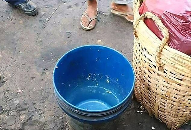 Ngã vào xô axit, bé gái 6 tháng tử vong tại chỗ