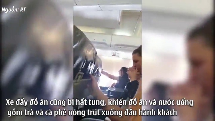 Video: Máy bay rung lắc dữ dội khiến hành khách văng khỏi ghế