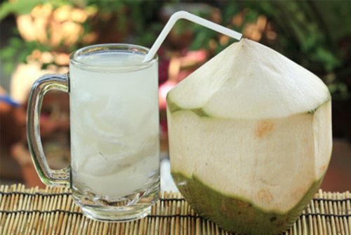 Tưởng mát bổ nhưng đôi khi nước dừa vẫn gây hại khôn lường