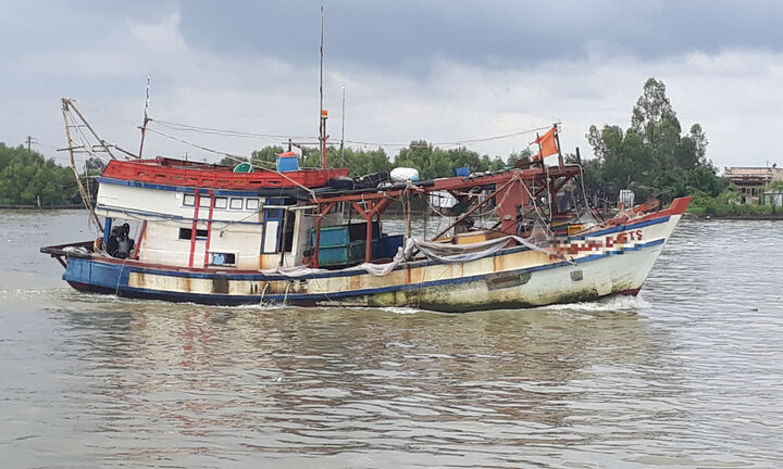 Tìm kiếm bốn thuyền viên tự nhảy xuống biển mất tích