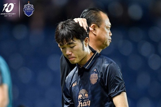 Buriram có ngoại binh mới người Philippines, fan lo lắng cho vị trí của Xuân Trường