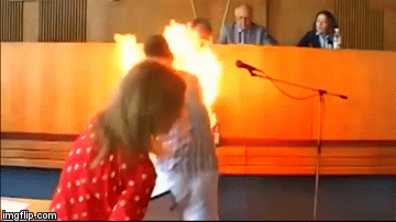 Video: Tự thiêu, nam doanh nhân Ukraine hóa 'đuốc sống' ngay giữa phòng họp