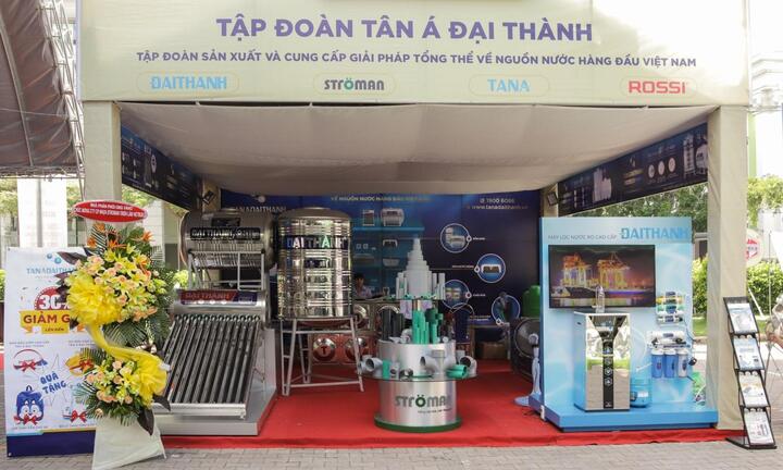 Gian hàng Tập Đoàn Tân Á Đại Thành thu hút đông đảo khách tham quan và mua sắm tại Vietbuild tháng 06/2019