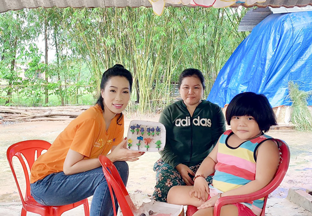 NSƯT Trịnh Kim Chi xúc động trước hoàn cảnh đầy khó khăn của cô bé Như Ý tại Tây Ninh