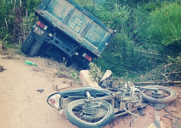 Tin tức tai nạn giao thông mới nhất hôm nay 25/6/2019: Đi cấy thuê, 3 phụ nữ đâm phải xe tải thương vong