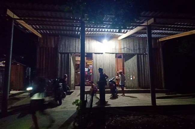 Nghệ An: Nam sinh lớp 8 bị bắn trọng thương khi giằng co súng với bố