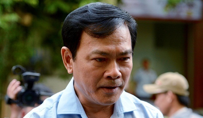 Làm rõ bàn tay trái của ông Nguyễn Hữu Linh có chạm vào cơ thể bé gái hay không?