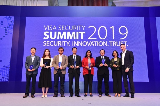Vietcombank vinh dự nhận giải thưởng “Champion Security Award” của tổ chức thẻ quốc tế Visa 