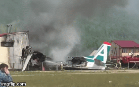 Máy bay Nga chở 50 người trượt khỏi đường băng, cháy dữ dội, 2 phi công thiệt mạng