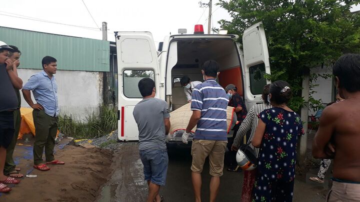 Ngửi thấy mùi hôi bốc ra từ phòng trọ, chủ nhà mở cửa phát hiện thi thể khách thuê đang phân hủy