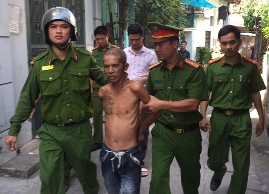 Nghi vấn nam thanh niên ngáo đá, cố thủ trong nhà dân tại Hà Nội