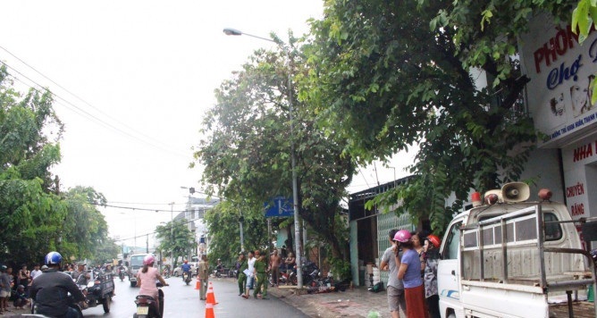 Tin tức tai nạn giao thông mới nhất hôm nay 2/7/2019: Tông cột đèn chiếu sáng, 2 người thương von