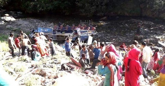 Xe buýt gặp tai nạn thảm khốc, ít nhất 33 người thiệt mạng