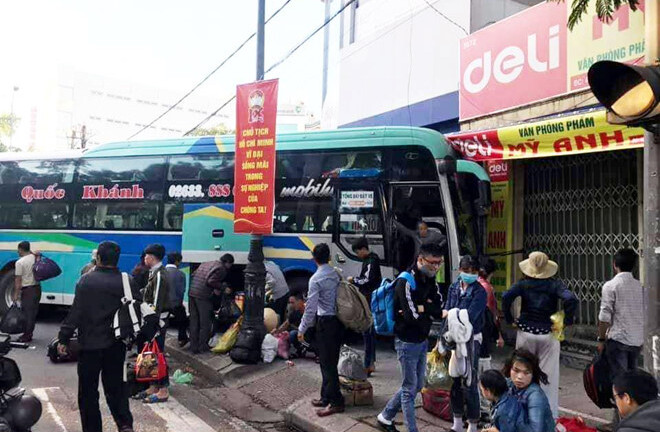 Tin tức tai nạn giao thông mới nhất hôm nay 5/7/2019: Va chạm xe máy, ôtô khách đâm vào nhà dân