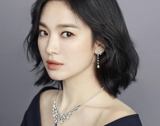 Sốc: Báo Trung Quốc đưa tin Song Hye Kyo có đại gia chăm sóc, tặng bất động sản