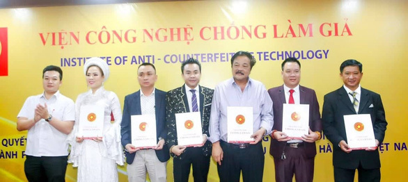 Vừa được bầu vào Ban Chống hàng giả,