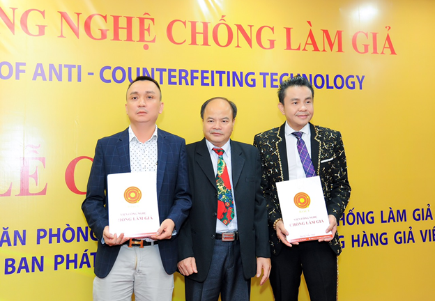 Doanh nhân Huy Hoàng xin từ chức Phó Ban Phát triển Thương hiệu và Chống hàng giả Việt Nam