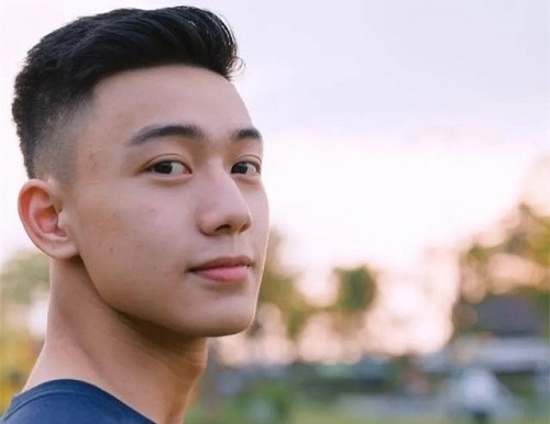 Nam sinh đẹp trai bỗng nổi tiếng sau bức ảnh chụp trộm trong kỳ thi THPT quốc gia 2019