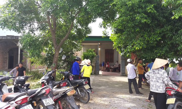 Ớn lạnh hiện trường nữ nhân viên cây xăng bị kẻ bịt mặt đâm chết trong đêm