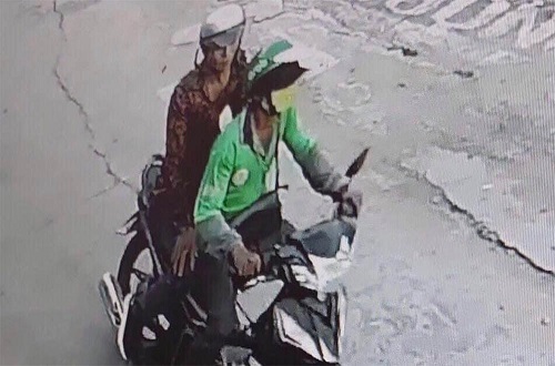 Truy tìm kẻ cứa cổ tài xế Grab để cướp xe máy ở Thủ Đức