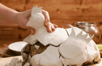 Cuối tuần làm gà bọc lá sen nướng lò vi sóng thơm lừng góc bếp