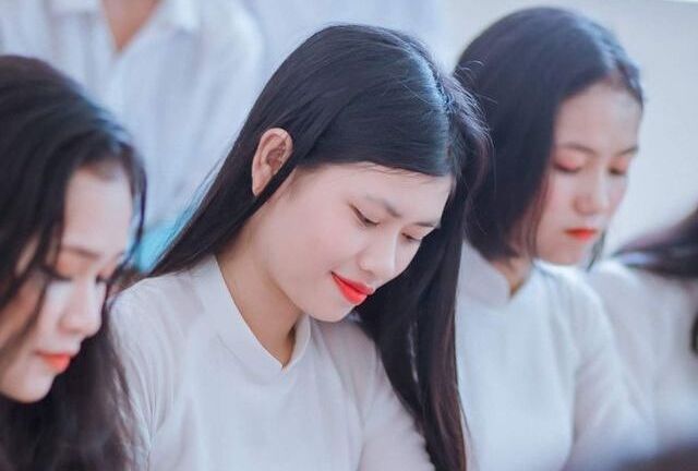 Ngạc nhiên cô nữ sinh trường làng xứ Nghệ “đả bại” thí sinh trường chuyên giành thủ khoa toàn tỉnh