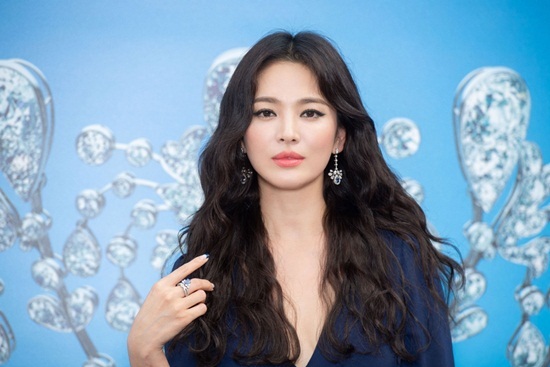 Song Hye Kyo có cuộc phỏng vấn đầu tiên sau ly hôn, muốn chờ