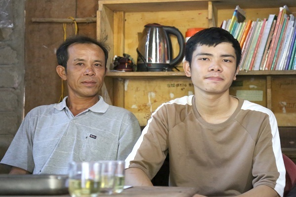 Nghẹn ngào trước gia cảnh cậu học trò nghèo đạt 2 điểm 10 ước mơ thành “chú bộ đội”