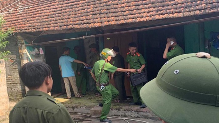 Bụi xưởng mộc bay sang nhà, người đàn ông dùng dao đâm chết hàng xóm