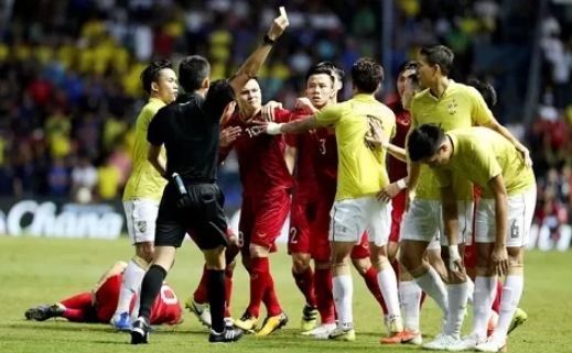 Nhầm lẫn “dở khóc dở cười” của Tổng thư ký Liên đoàn bóng đá Thái Lan trước trận đại chiến với ĐT Việt Nam