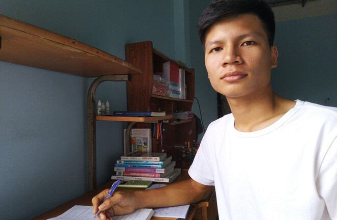 “Thủ khoa chăn bò” với nỗi lo chưa có tiền đóng học phí