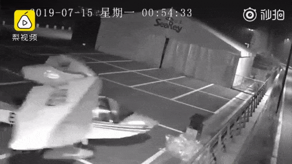 Trung Quốc: Cậu bé 13 tuổi cướp 2 máy bay để lái chơi